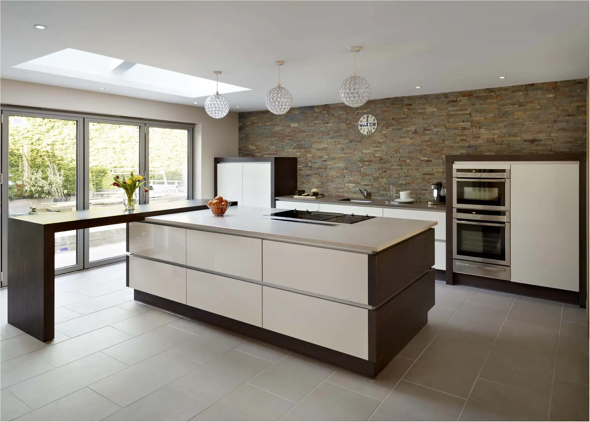 An Unexpected Design Solution For A Stunning Modern Style Kitchen