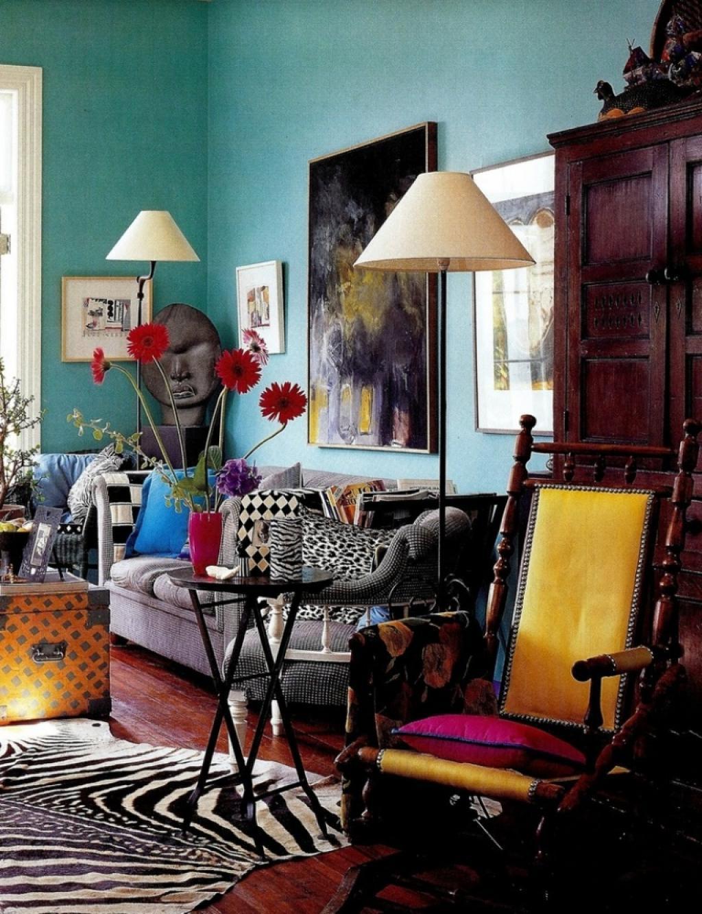 Eclectic decor: blending antique and modern items - Interior Design