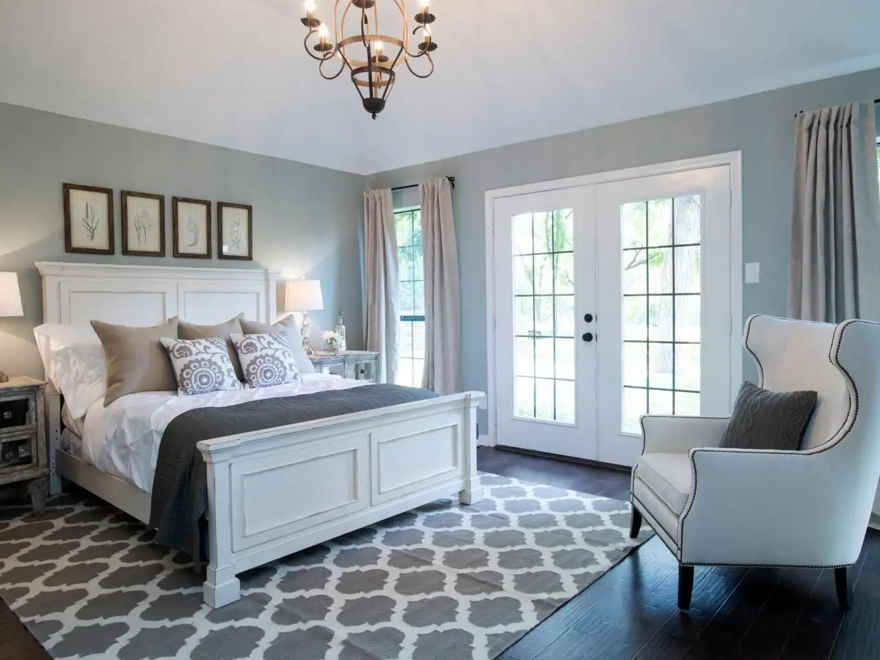 Easy Ways to Decorate a Small Master Bedroom