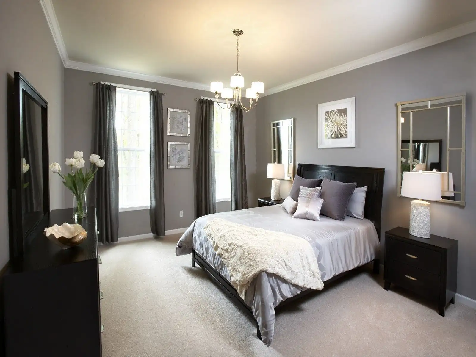 Easy Ways to Decorate a Small Master Bedroom
