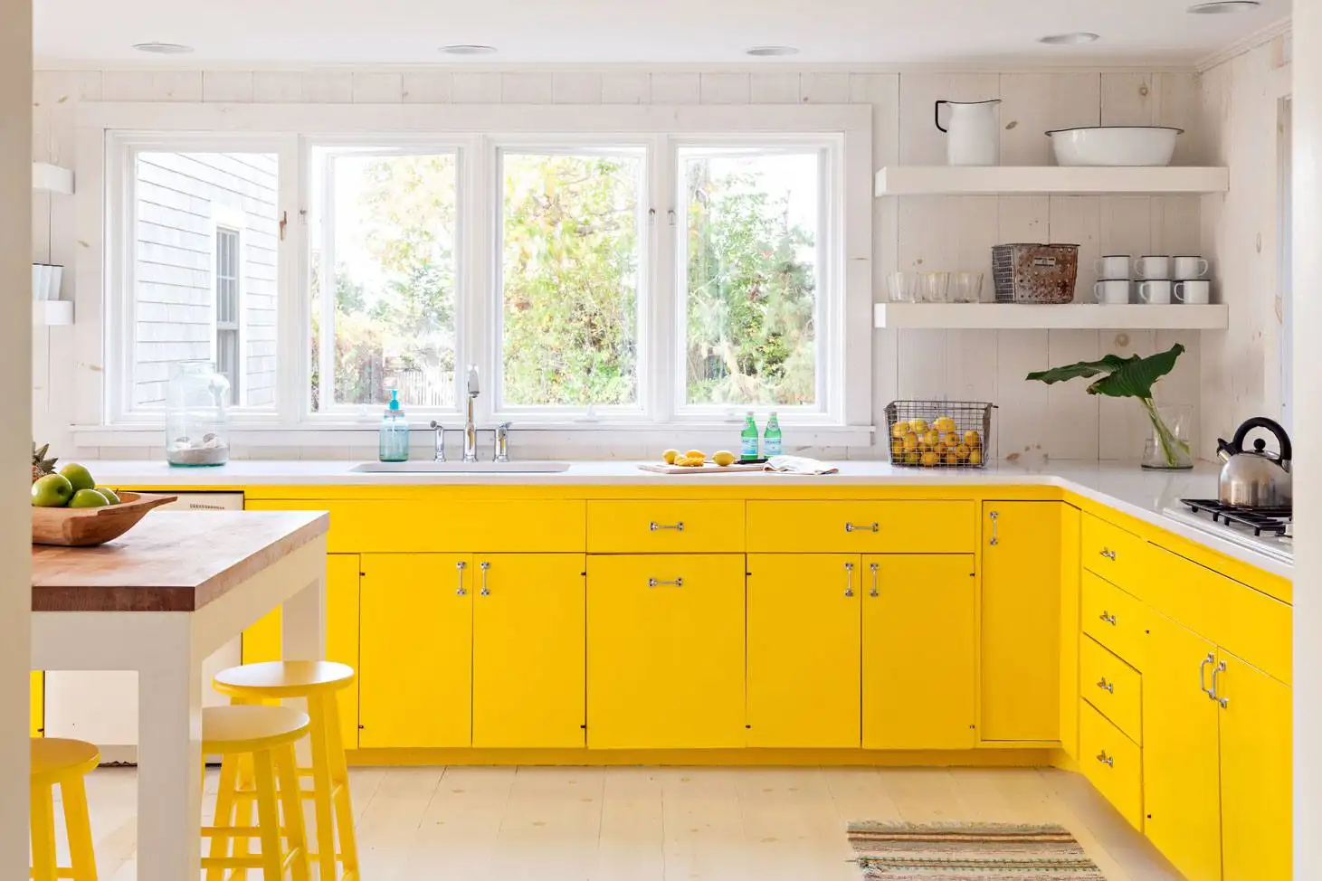 Choose A Bright Kitchen Cabinet