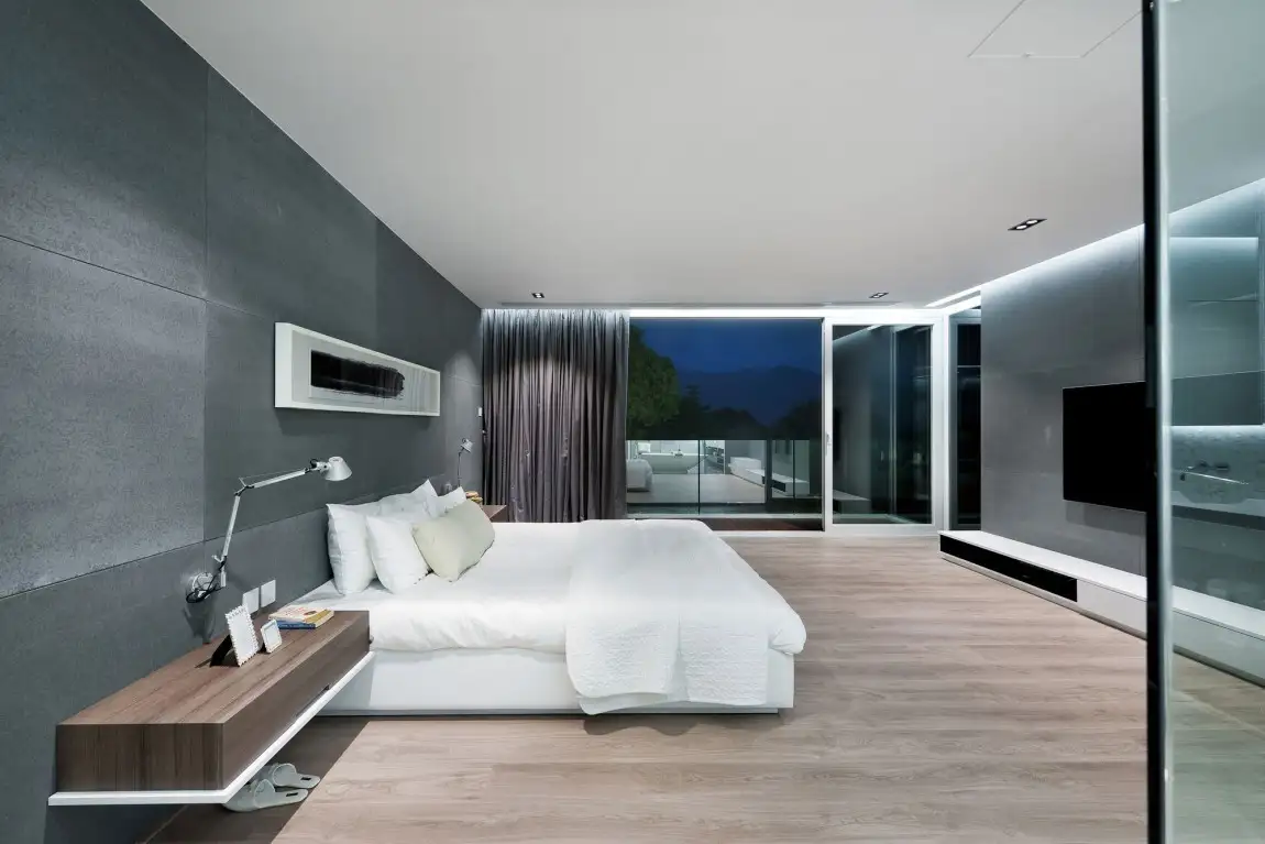 Contemporary Style Bedroom Décor