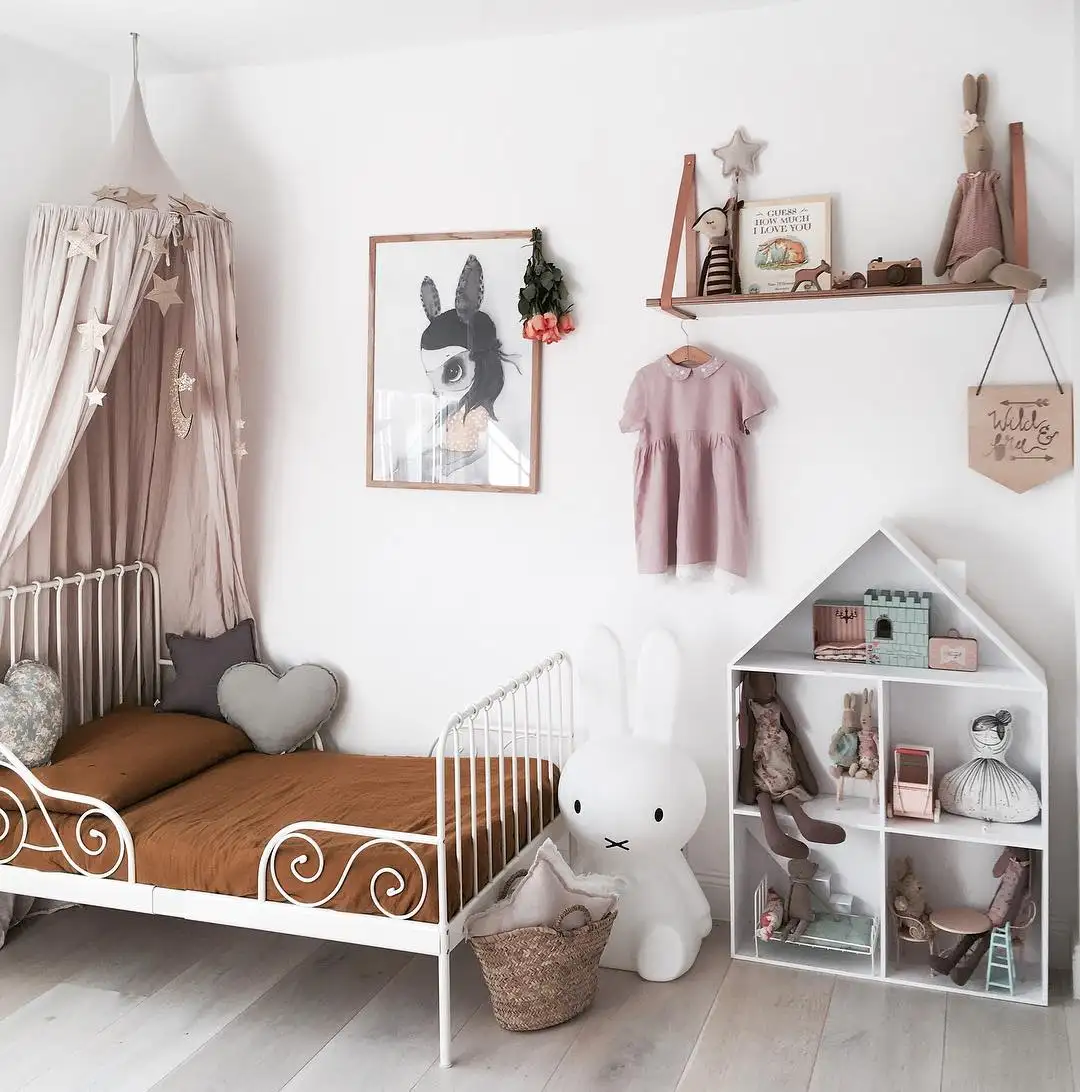 Vintage Kids’ Room Décor