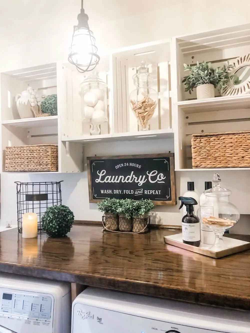 Vintage Laundry Room Décor