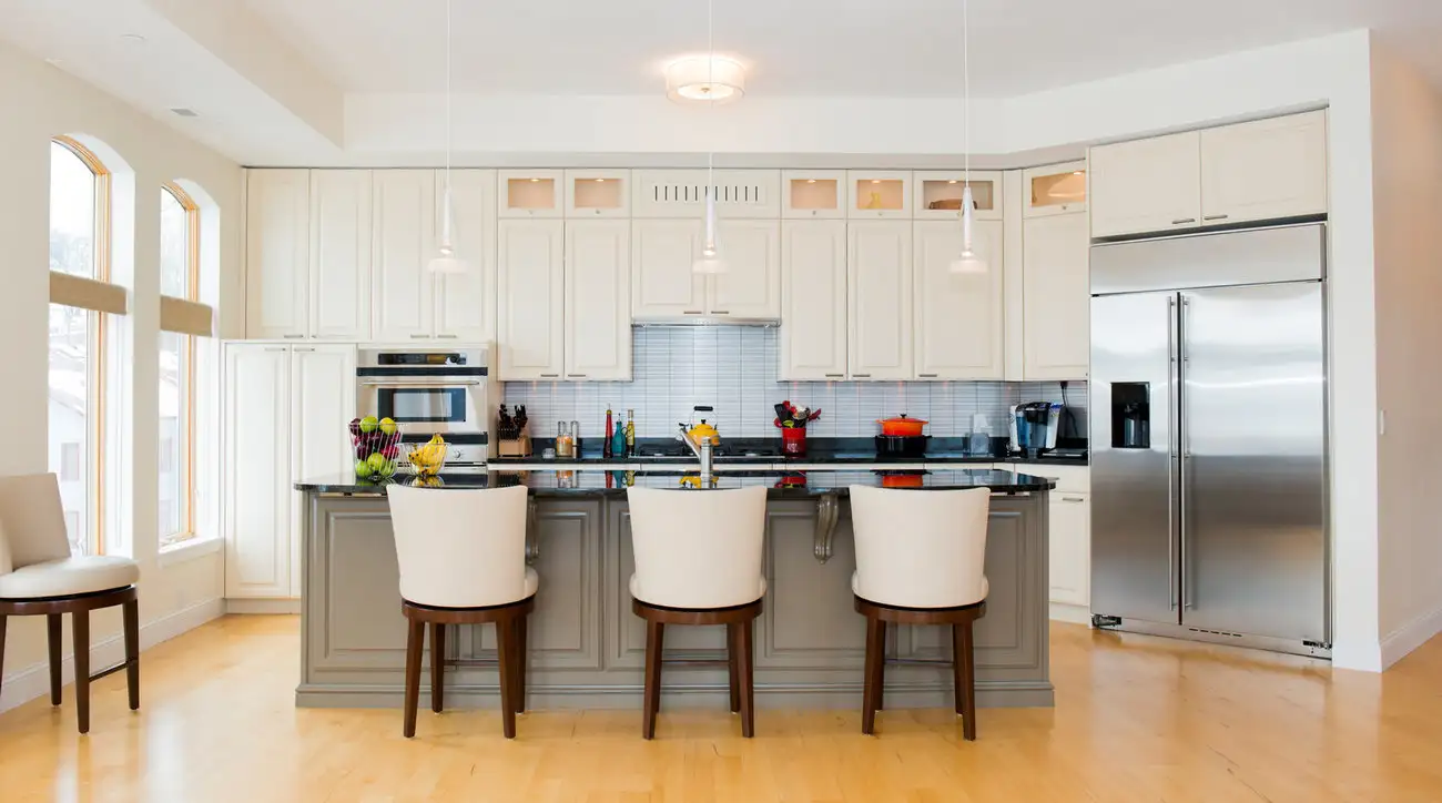 White Kitchen Decor