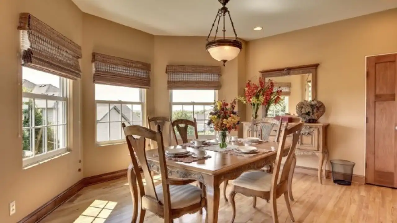 Traditional Dining Room Décor