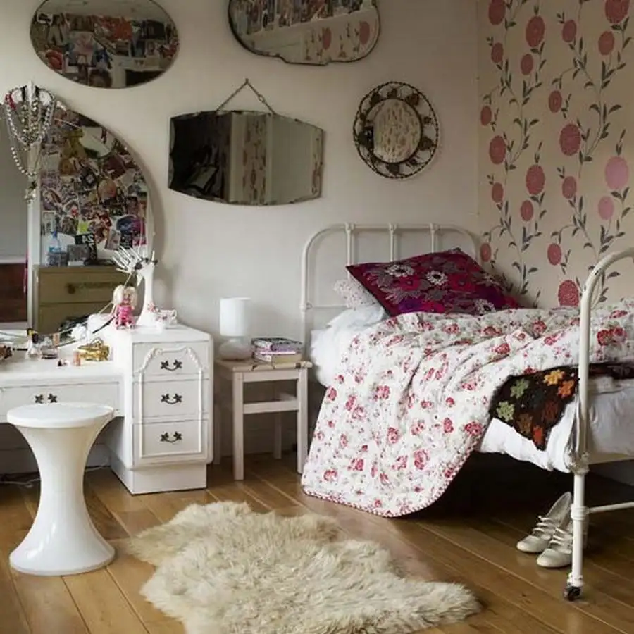 Bring vintage appeal to your teenage girl’s bedroom