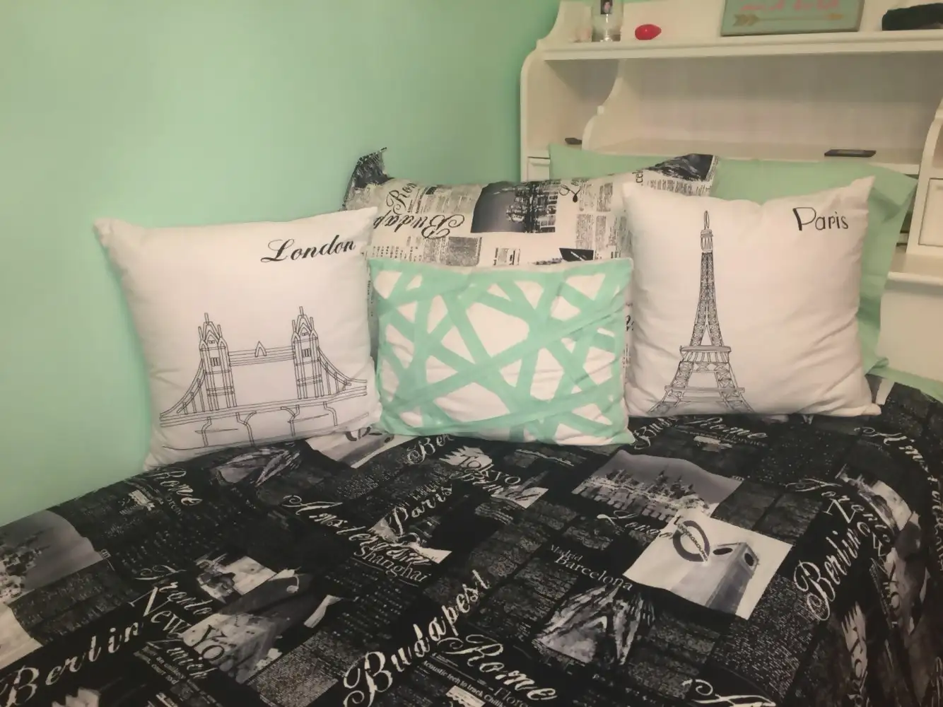 Travel-Themed Bedroom