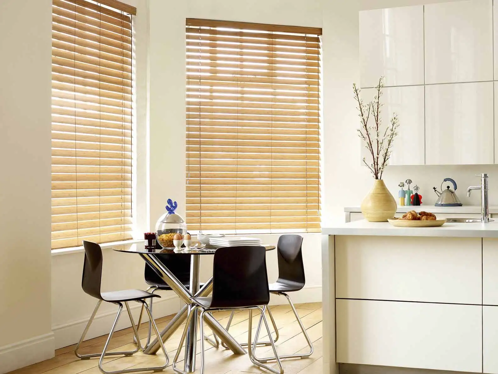 Horizontal blinds for kitchen