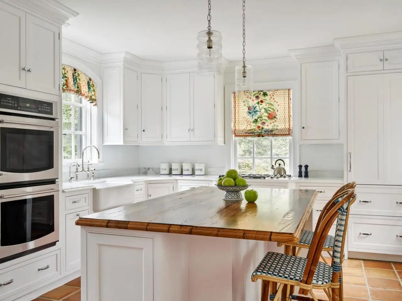 Choosing the right kitchen window treatments