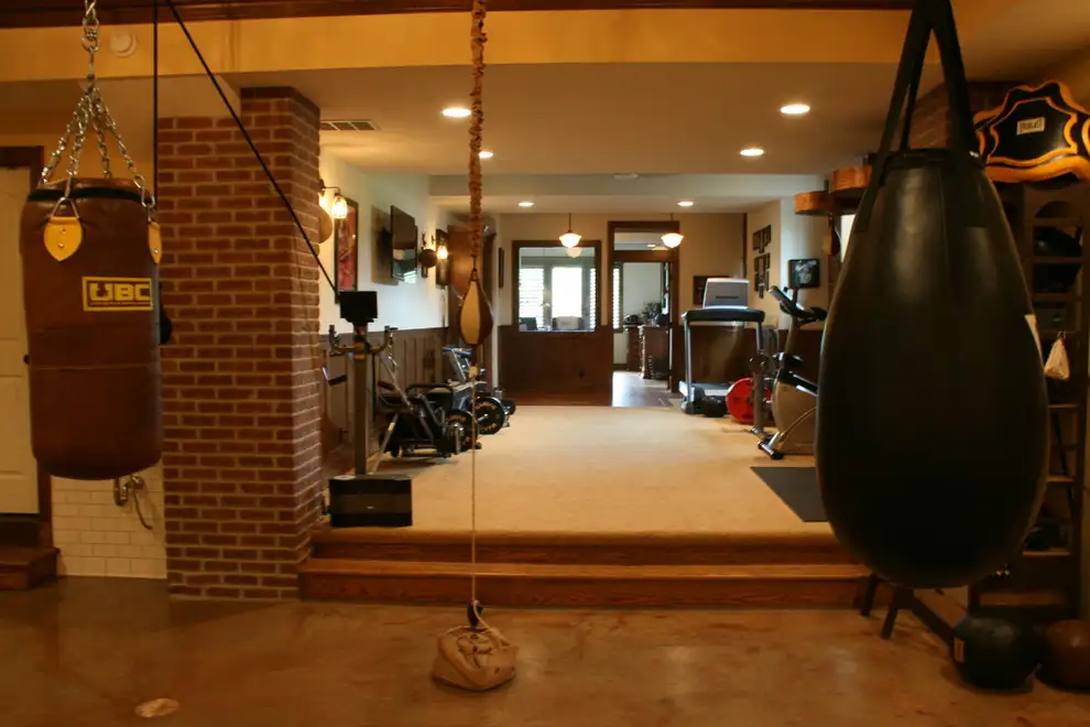 Minimalist Vintage Fitness Room Design