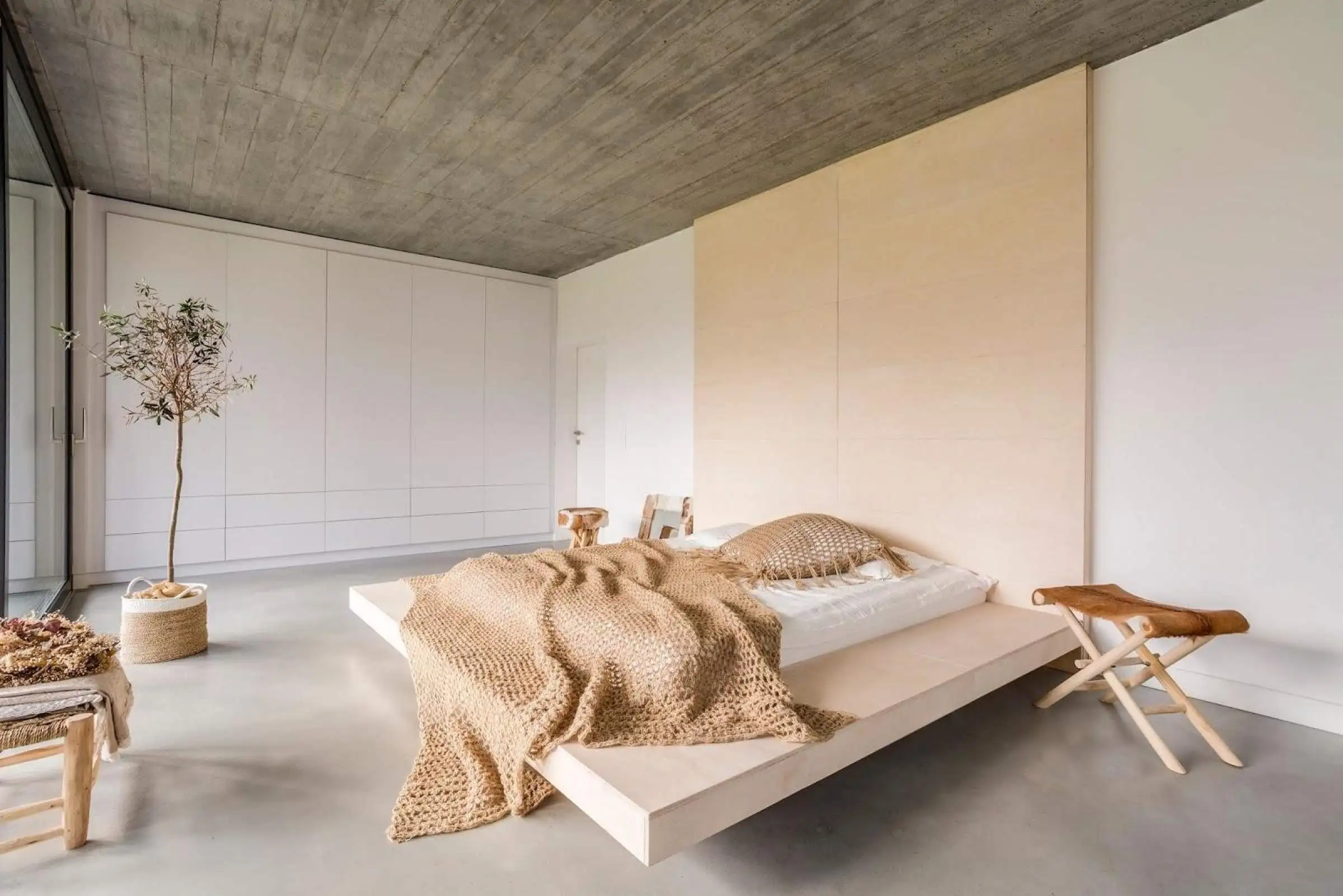 Stunning minimalist bedroom