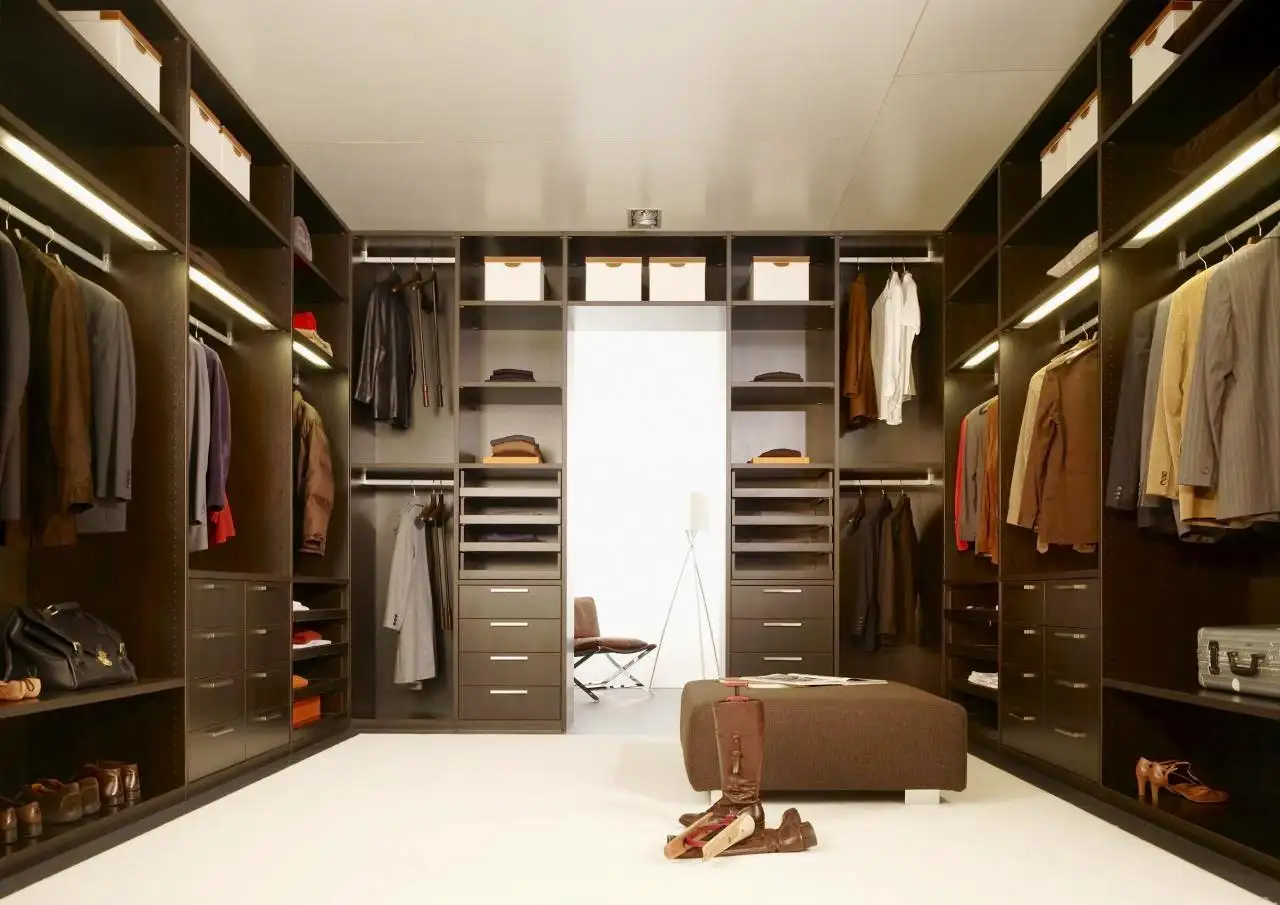 Clean and declutter your tidy minimalist closet