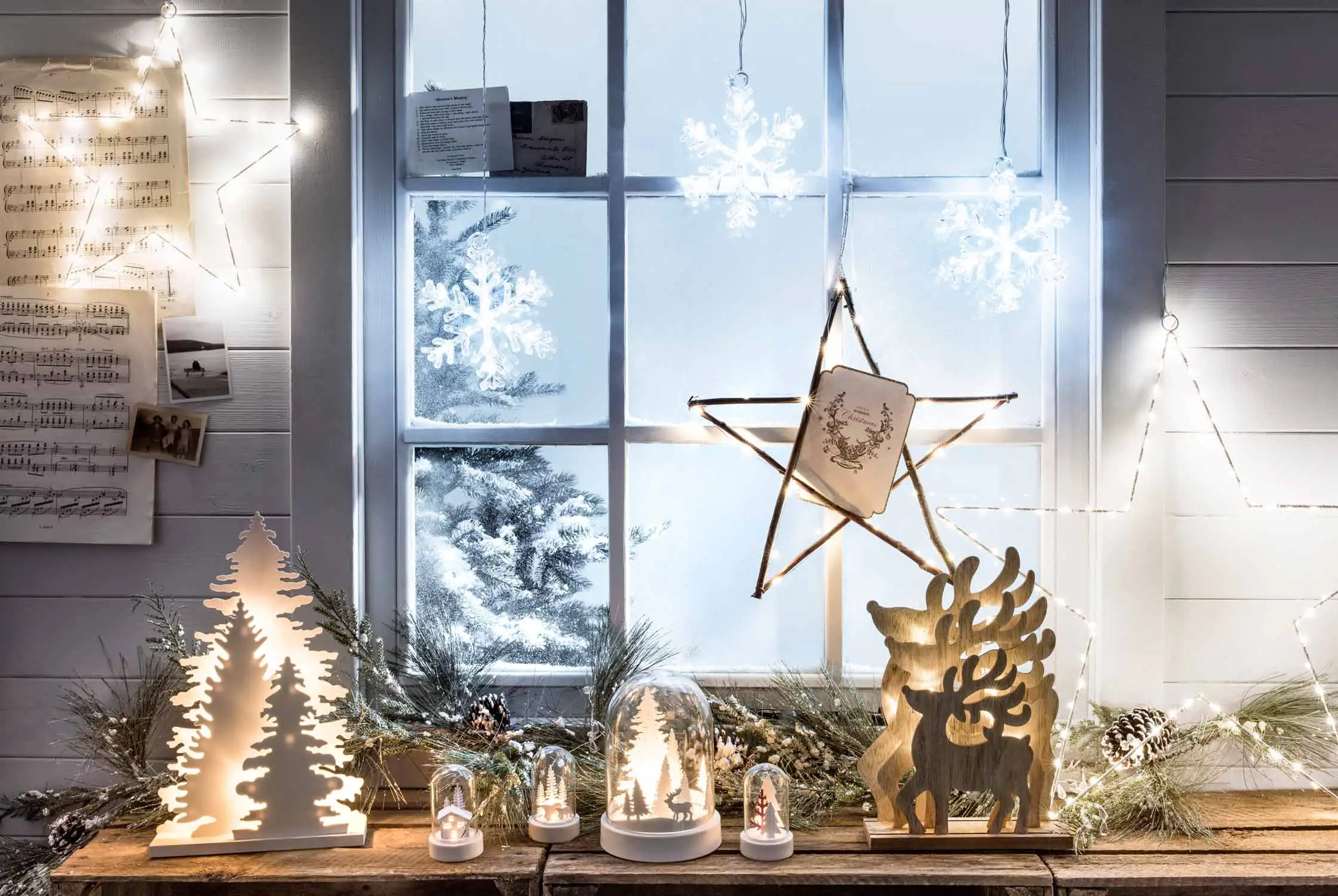 How to decorate your window for Christmas