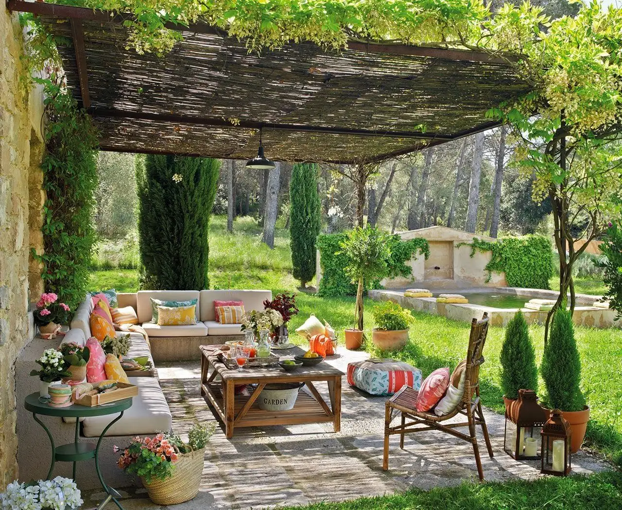 French Country Outdoors Décor